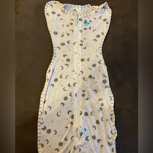 Love to Dream swaddle- size small- for warm weather